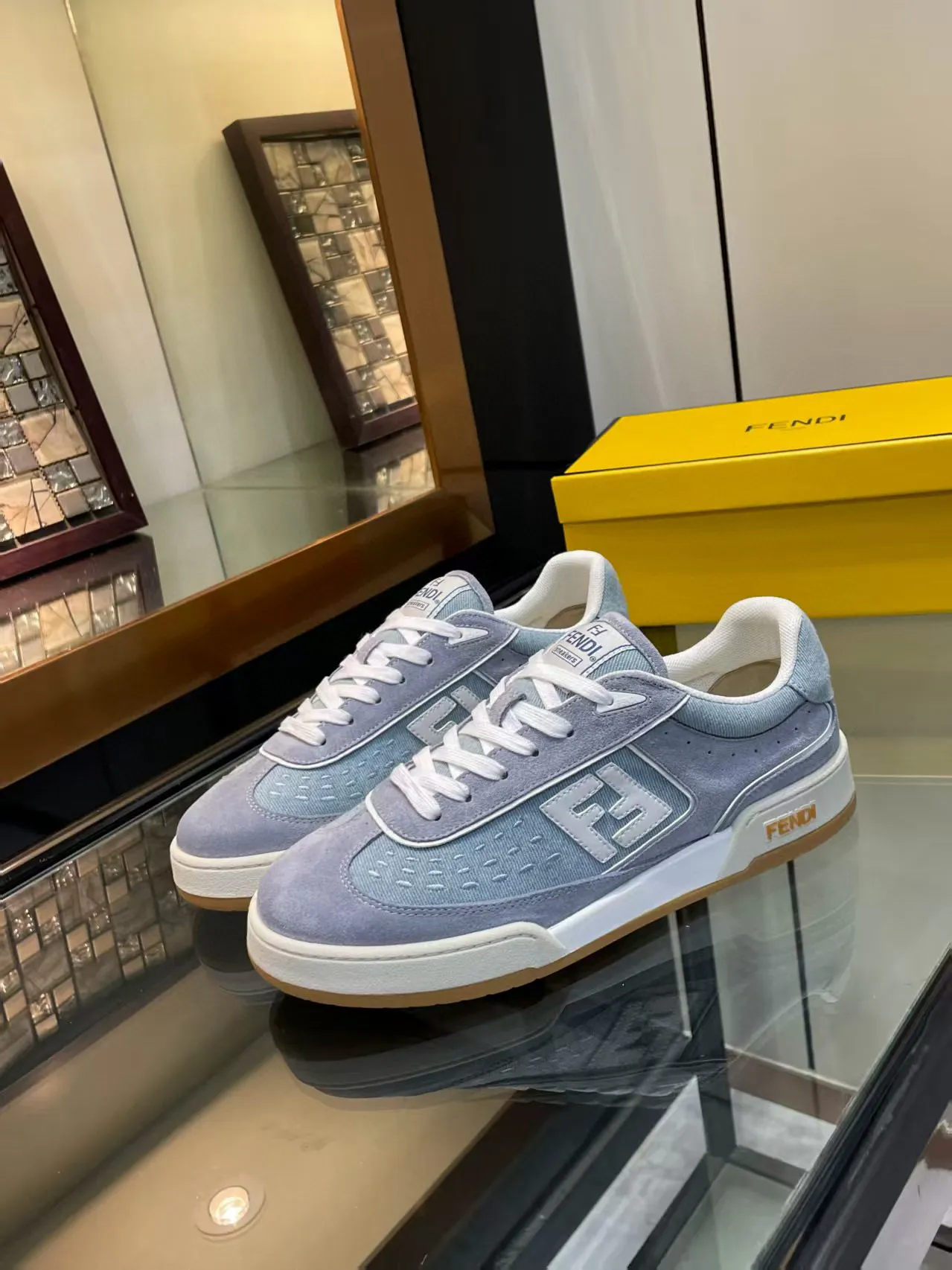 Factory price: 600💰Top version for couples Fendi 2025 New Year Hot Series [Couples👫Casual Sports Shoes] FD match Original Purchased One to One Reproduction The first sports shoe fendi match created by designer Kim Jones and Donkey Brand Trainer basketball sneakers, fresh blood injected with FF retro design Super good-looking and versatile, the upper is made of cowhide and cowhide splicing combination, with raised double F on the side The logo lining is made of terry velvet ✔️ Super soft on the feet, lightweight, comfortable to match with sweatshirts, Fabric: Cowhide ➕ Cow color matching, Outsole: Original open mold multi-color color matching sole, Packaging: Original full set of packaging, Size: Women's 35-40 / Men's 38-44, customized 45